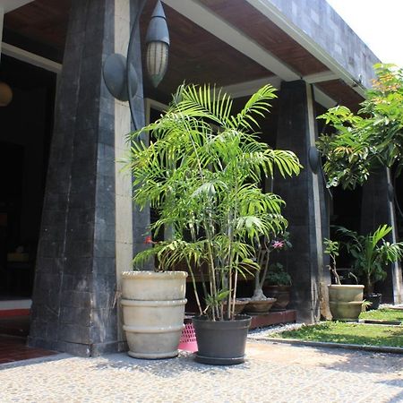יוגיאקרטה Puri Minggiran Guesthouse Yogya מראה חיצוני תמונה