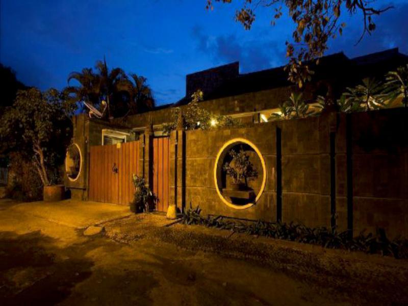 יוגיאקרטה Puri Minggiran Guesthouse Yogya מראה חיצוני תמונה