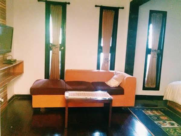 יוגיאקרטה Puri Minggiran Guesthouse Yogya מראה חיצוני תמונה