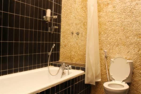 יוגיאקרטה Puri Minggiran Guesthouse Yogya מראה חיצוני תמונה