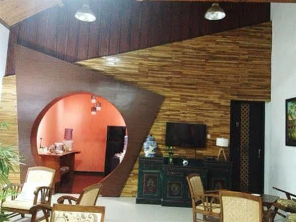 יוגיאקרטה Puri Minggiran Guesthouse Yogya מראה חיצוני תמונה