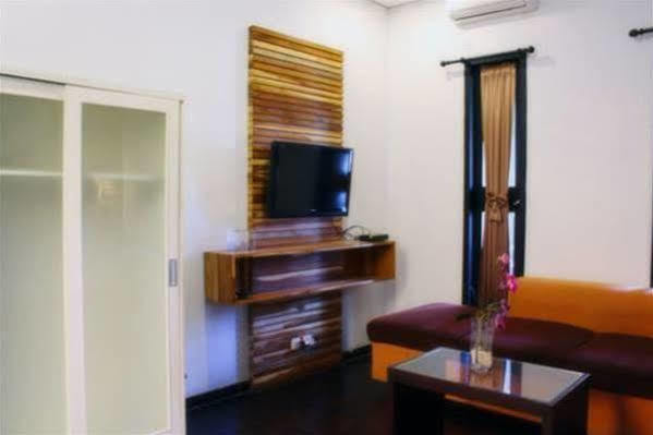 יוגיאקרטה Puri Minggiran Guesthouse Yogya מראה חיצוני תמונה