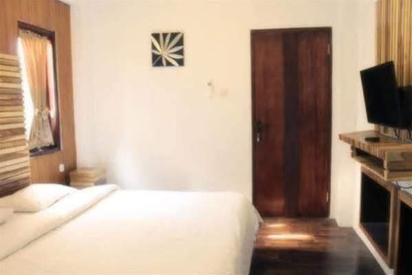 יוגיאקרטה Puri Minggiran Guesthouse Yogya מראה חיצוני תמונה