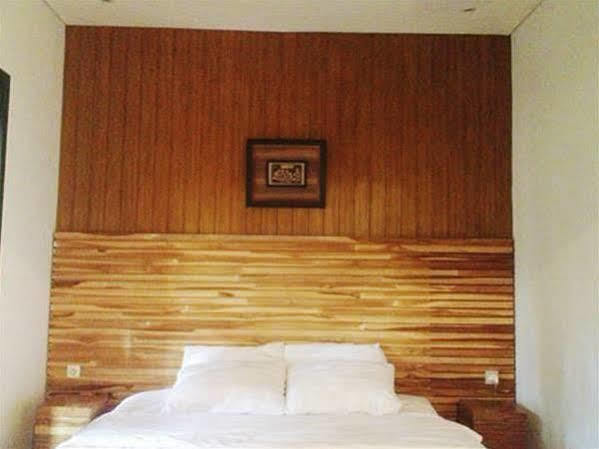 יוגיאקרטה Puri Minggiran Guesthouse Yogya מראה חיצוני תמונה